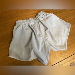 Lululemon Hotty Hot Low-Rise Lined Short 4"